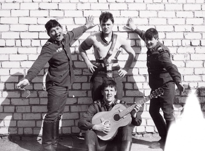 Пел детям и дарил плейлисты. Любимая музыка Батыра Казыбаева Пел детям и дарил плейлисты. Любимая музыка Батыра Казыбаева