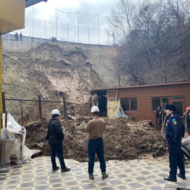 
Оползень сошёл возле кафе в Алматы
