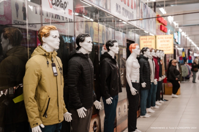 Онлайн "наступает", манекены травмированы. Что происходит на одном из рынков Астаны Онлайн "наступает", манекены травмированы. Что происходит на одном из рынков Астаны