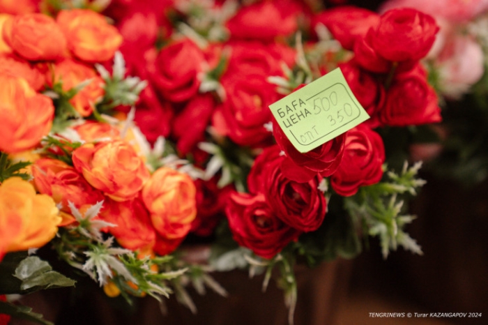 Онлайн "наступает", манекены травмированы. Что происходит на одном из рынков Астаны Онлайн "наступает", манекены травмированы. Что происходит на одном из рынков Астаны