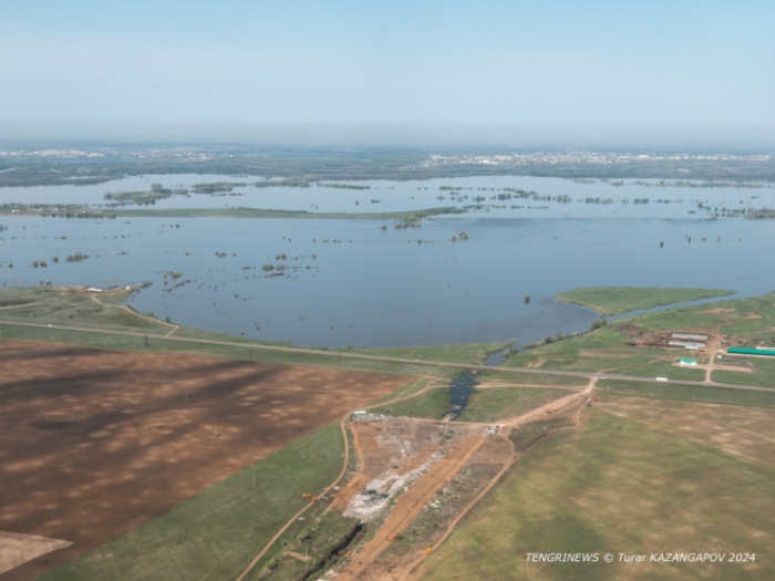 Влез в долги, готовились к новоселью. Пригород Уральска ушел под воду