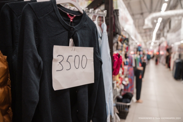 Онлайн "наступает", манекены травмированы. Что происходит на одном из рынков Астаны Онлайн "наступает", манекены травмированы. Что происходит на одном из рынков Астаны