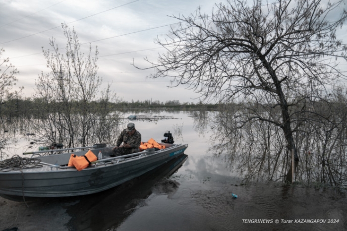 Влез в долги, готовились к новоселью. Пригород Уральска ушел под воду