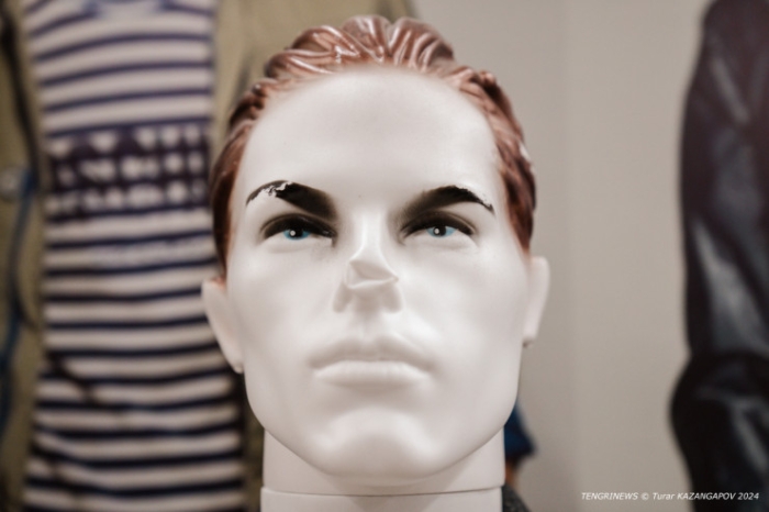 Онлайн "наступает", манекены травмированы. Что происходит на одном из рынков Астаны Онлайн "наступает", манекены травмированы. Что происходит на одном из рынков Астаны