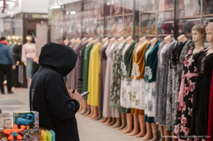 Онлайн "наступает", манекены травмированы. Что происходит на одном из рынков Астаны Онлайн "наступает", манекены травмированы. Что происходит на одном из рынков Астаны