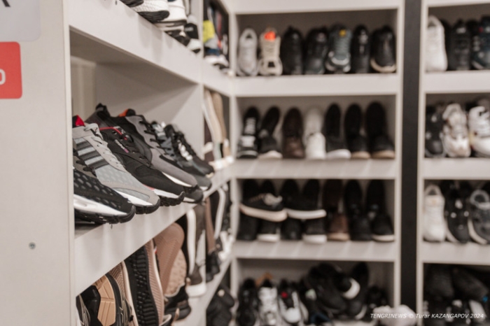 Онлайн "наступает", манекены травмированы. Что происходит на одном из рынков Астаны Онлайн "наступает", манекены травмированы. Что происходит на одном из рынков Астаны