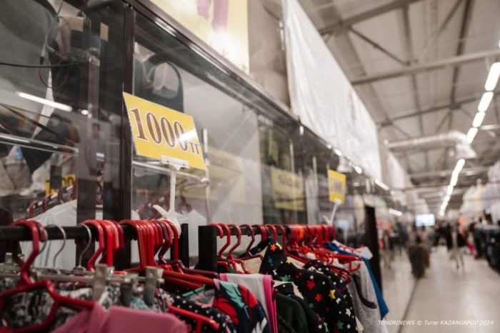 Онлайн "наступает", манекены травмированы. Что происходит на одном из рынков Астаны Онлайн "наступает", манекены травмированы. Что происходит на одном из рынков Астаны