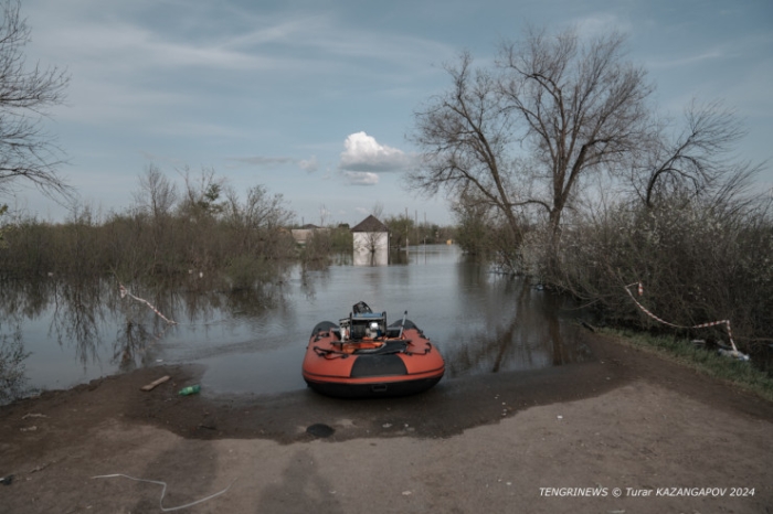 Влез в долги, готовились к новоселью. Пригород Уральска ушел под воду