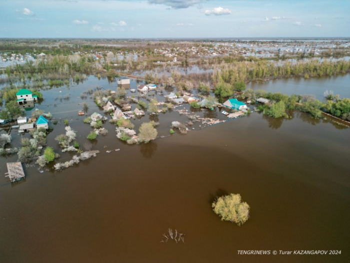 Влез в долги, готовились к новоселью. Пригород Уральска ушел под воду