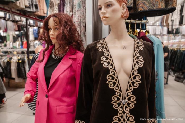 Онлайн "наступает", манекены травмированы. Что происходит на одном из рынков Астаны Онлайн "наступает", манекены травмированы. Что происходит на одном из рынков Астаны