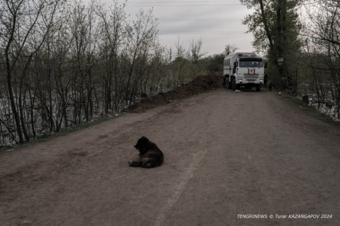 Влез в долги, готовились к новоселью. Пригород Уральска ушел под воду