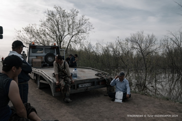 Влез в долги, готовились к новоселью. Пригород Уральска ушел под воду