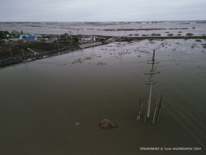 "А ведь была проделана такая работа". В пригороде Петропавловска дома ушли под воду "А ведь была проделана такая работа". В пригороде Петропавловска дома ушли под воду