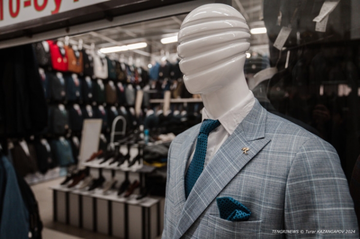 Онлайн "наступает", манекены травмированы. Что происходит на одном из рынков Астаны Онлайн "наступает", манекены травмированы. Что происходит на одном из рынков Астаны