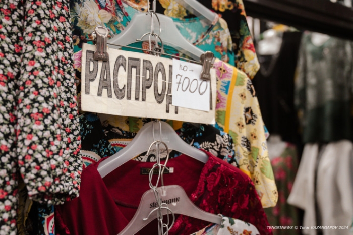 Онлайн "наступает", манекены травмированы. Что происходит на одном из рынков Астаны Онлайн "наступает", манекены травмированы. Что происходит на одном из рынков Астаны