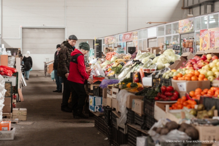 Онлайн "наступает", манекены травмированы. Что происходит на одном из рынков Астаны Онлайн "наступает", манекены травмированы. Что происходит на одном из рынков Астаны