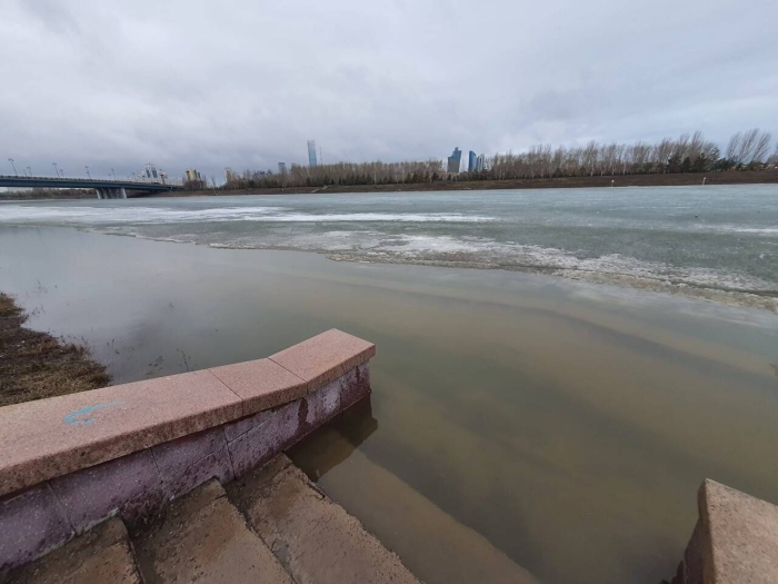 "Угрозы затопления домов нет". В ДЧС Астаны высказались о сильном подъёме воды в реке Есиль
"Угрозы затопления домов нет". В ДЧС Астаны высказались о сильном подъёме воды в реке Есиль