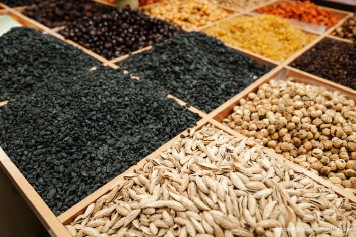 Онлайн "наступает", манекены травмированы. Что происходит на одном из рынков Астаны Онлайн "наступает", манекены травмированы. Что происходит на одном из рынков Астаны