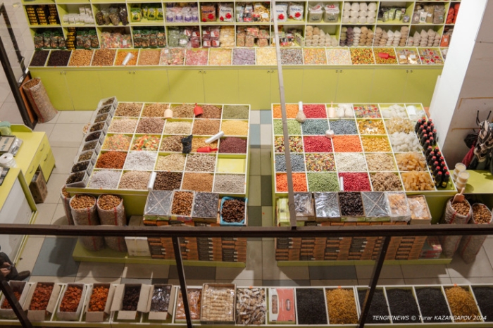 Онлайн "наступает", манекены травмированы. Что происходит на одном из рынков Астаны Онлайн "наступает", манекены травмированы. Что происходит на одном из рынков Астаны