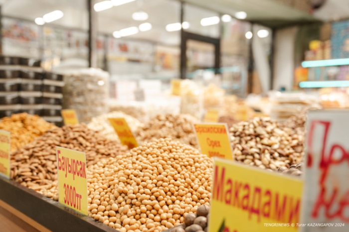 Онлайн "наступает", манекены травмированы. Что происходит на одном из рынков Астаны Онлайн "наступает", манекены травмированы. Что происходит на одном из рынков Астаны