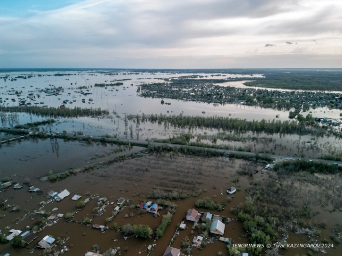 Влез в долги, готовились к новоселью. Пригород Уральска ушел под воду