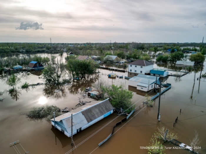 Влез в долги, готовились к новоселью. Пригород Уральска ушел под воду