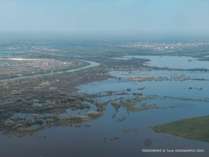 Влез в долги, готовились к новоселью. Пригород Уральска ушел под воду