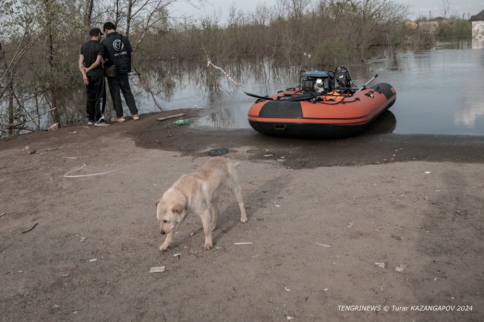 Влез в долги, готовились к новоселью. Пригород Уральска ушел под воду