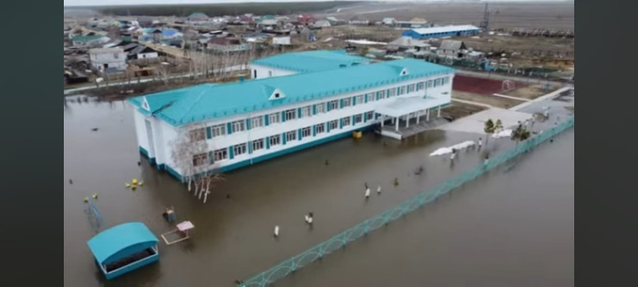 "Не успели спасти дома, но спасли школу". Как учителя в Костанайской области сражались со стихией "Не успели спасти дома, но спасли школу". Как учителя в Костанайской области сражались со стихией