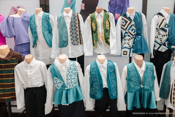 Онлайн "наступает", манекены травмированы. Что происходит на одном из рынков Астаны Онлайн "наступает", манекены травмированы. Что происходит на одном из рынков Астаны