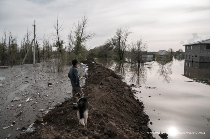 Влез в долги, готовились к новоселью. Пригород Уральска ушел под воду