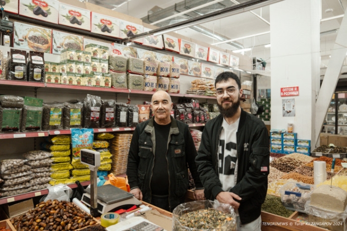 Онлайн "наступает", манекены травмированы. Что происходит на одном из рынков Астаны Онлайн "наступает", манекены травмированы. Что происходит на одном из рынков Астаны