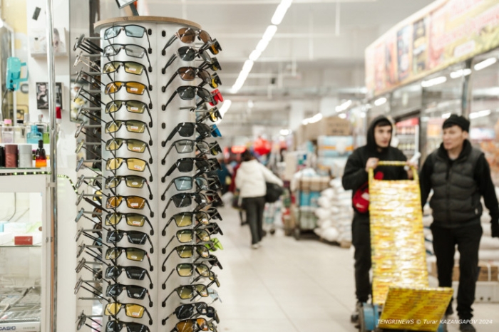 Онлайн "наступает", манекены травмированы. Что происходит на одном из рынков Астаны Онлайн "наступает", манекены травмированы. Что происходит на одном из рынков Астаны