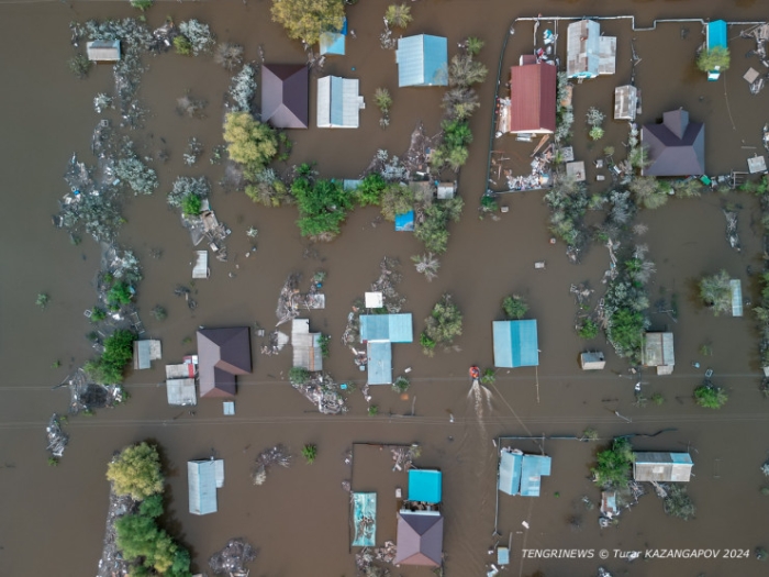 Влез в долги, готовились к новоселью. Пригород Уральска ушел под воду