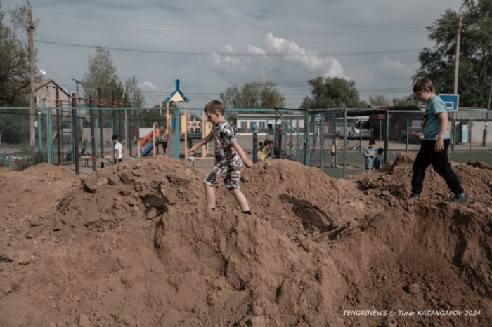 Влез в долги, готовились к новоселью. Пригород Уральска ушел под воду