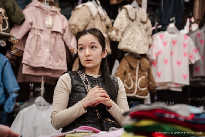 Онлайн "наступает", манекены травмированы. Что происходит на одном из рынков Астаны Онлайн "наступает", манекены травмированы. Что происходит на одном из рынков Астаны