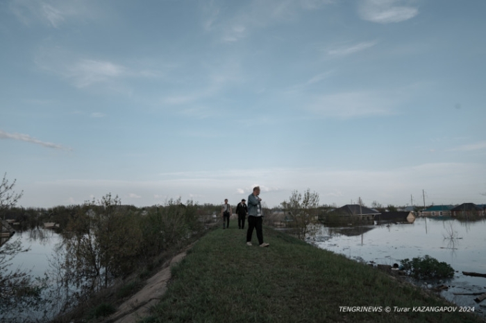 Влез в долги, готовились к новоселью. Пригород Уральска ушел под воду