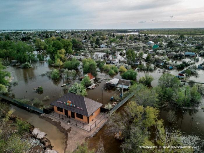 Влез в долги, готовились к новоселью. Пригород Уральска ушел под воду