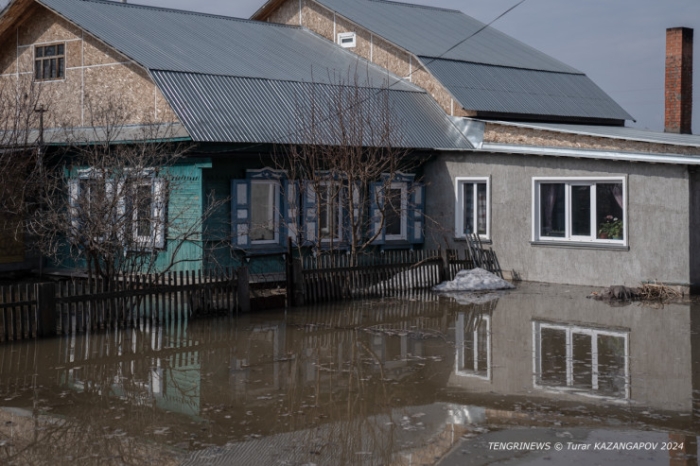 "А ведь была проделана такая работа". В пригороде Петропавловска дома ушли под воду "А ведь была проделана такая работа". В пригороде Петропавловска дома ушли под воду