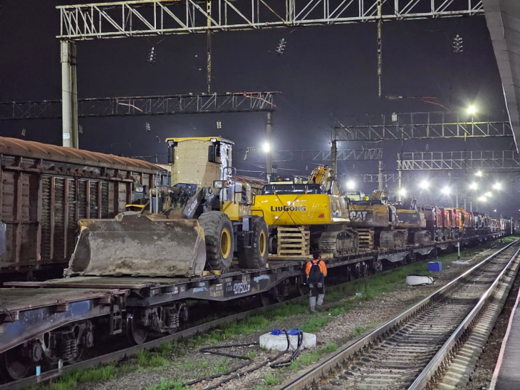 
Алматы отправил в Уральск спецтехнику и персонал для борьбы с паводками
