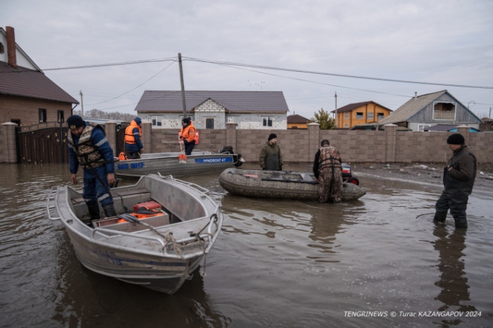 "А ведь была проделана такая работа". В пригороде Петропавловска дома ушли под воду "А ведь была проделана такая работа". В пригороде Петропавловска дома ушли под воду