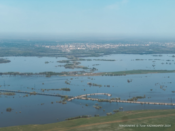 Влез в долги, готовились к новоселью. Пригород Уральска ушел под воду