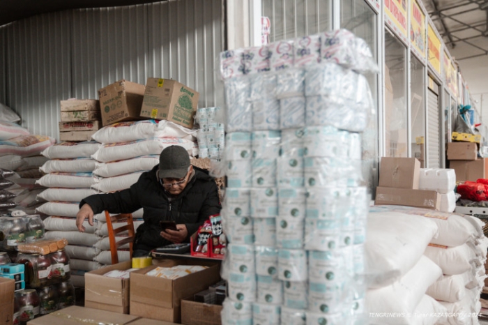 Онлайн "наступает", манекены травмированы. Что происходит на одном из рынков Астаны Онлайн "наступает", манекены травмированы. Что происходит на одном из рынков Астаны