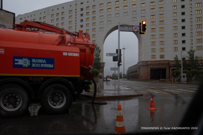 "Казахстанская Венеция", или Как выглядит Астана в особенно дождливый день