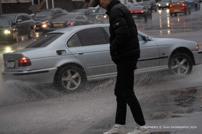 "Казахстанская Венеция", или Как выглядит Астана в особенно дождливый день