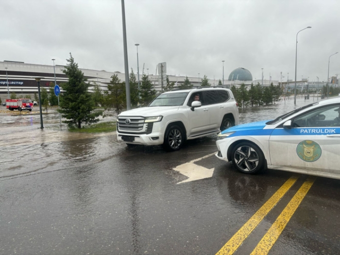 Астана "поплыла" из-за сильного дождя - видео Астана "поплыла" из-за сильного дождя - видео