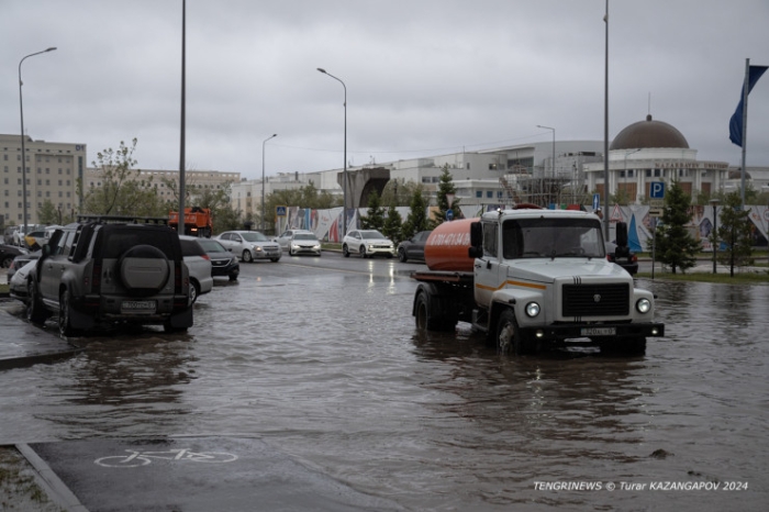 "Казахстанская Венеция", или Как выглядит Астана в особенно дождливый день