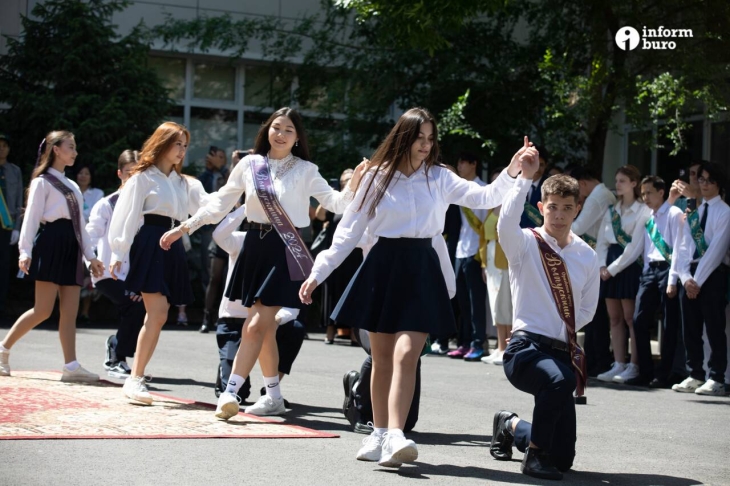 
Последний звонок-2024: фоторепортаж из алматинской школы
