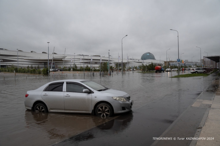 "Казахстанская Венеция", или Как выглядит Астана в особенно дождливый день