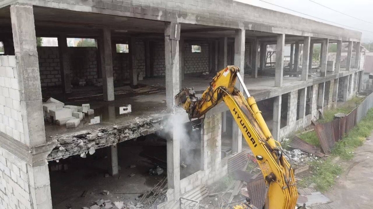 Недостроенное здание сносят в Алматы
Недостроенное здание сносят в Алматы